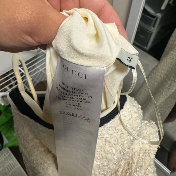 Gucci Sleeveless Cream Tweed Dress with Black Bow - Picture 3 of 3